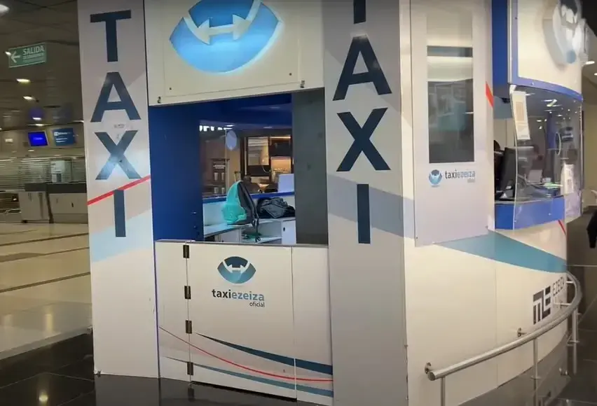Mostrador de Taxi en aeropuerto de Ezeiza